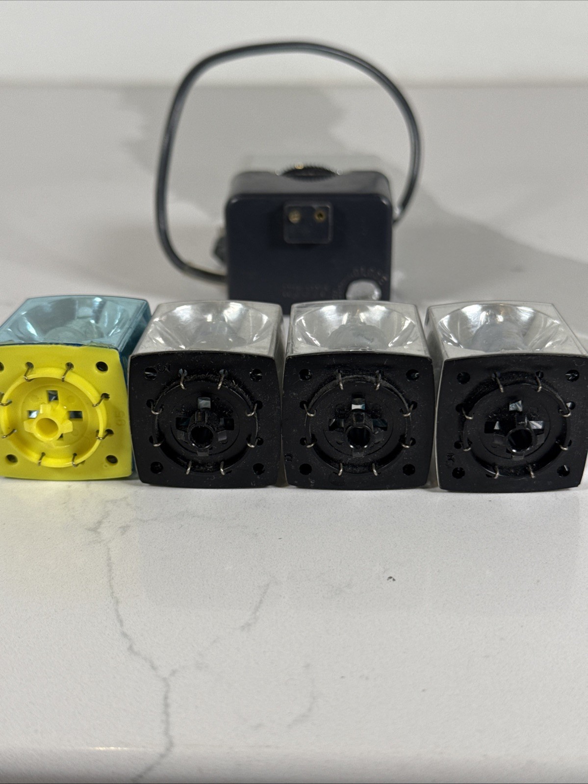 GE Flash Cube And 3 Sylvania Blue Dot Cubes And Holder* Untested*