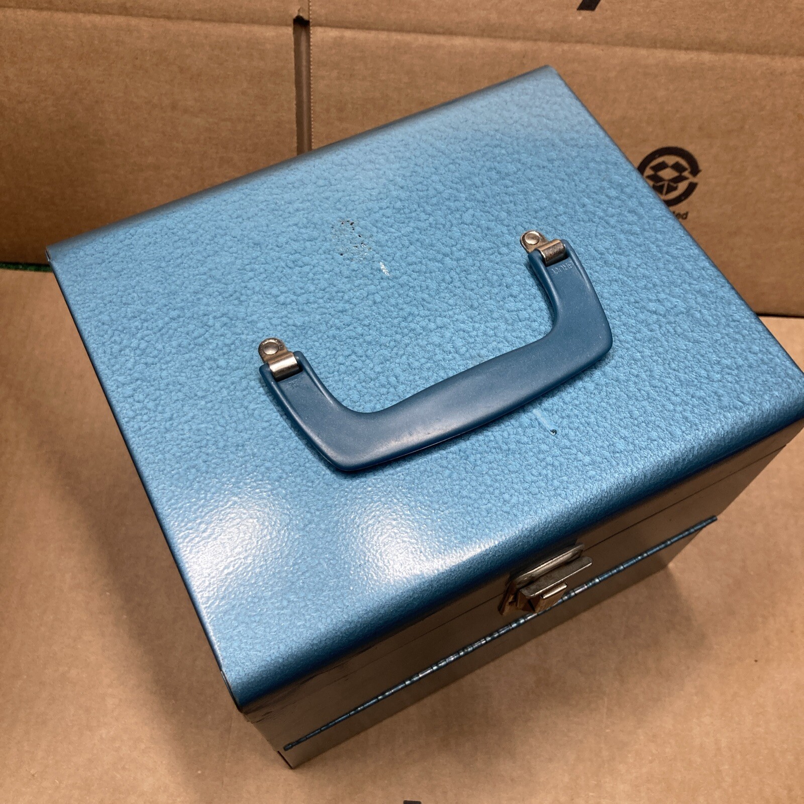 VINTAGE LOGAN METAL 8MM REEL-TO-REEL FILM CABINET CASE 12-REEL – BLUE