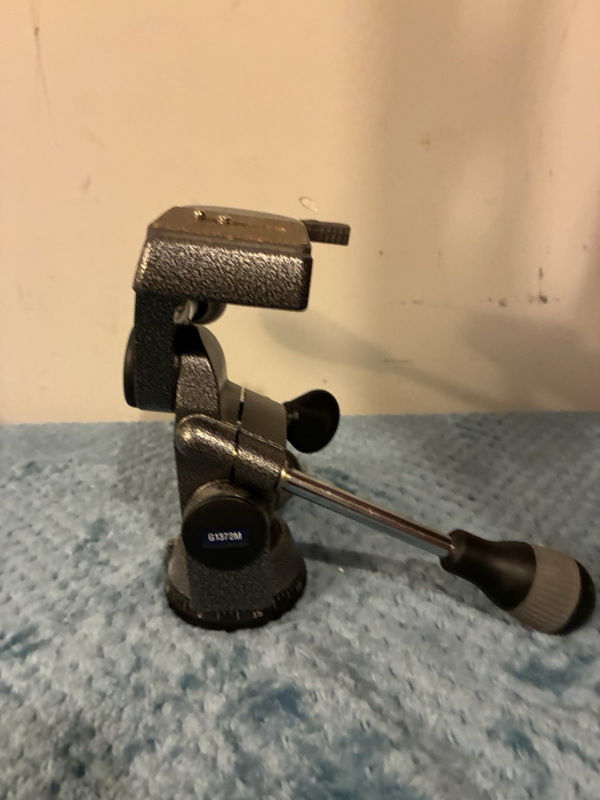 Gitzo G 1372 M 3-Way Pan/Tilt Head With Quick Release