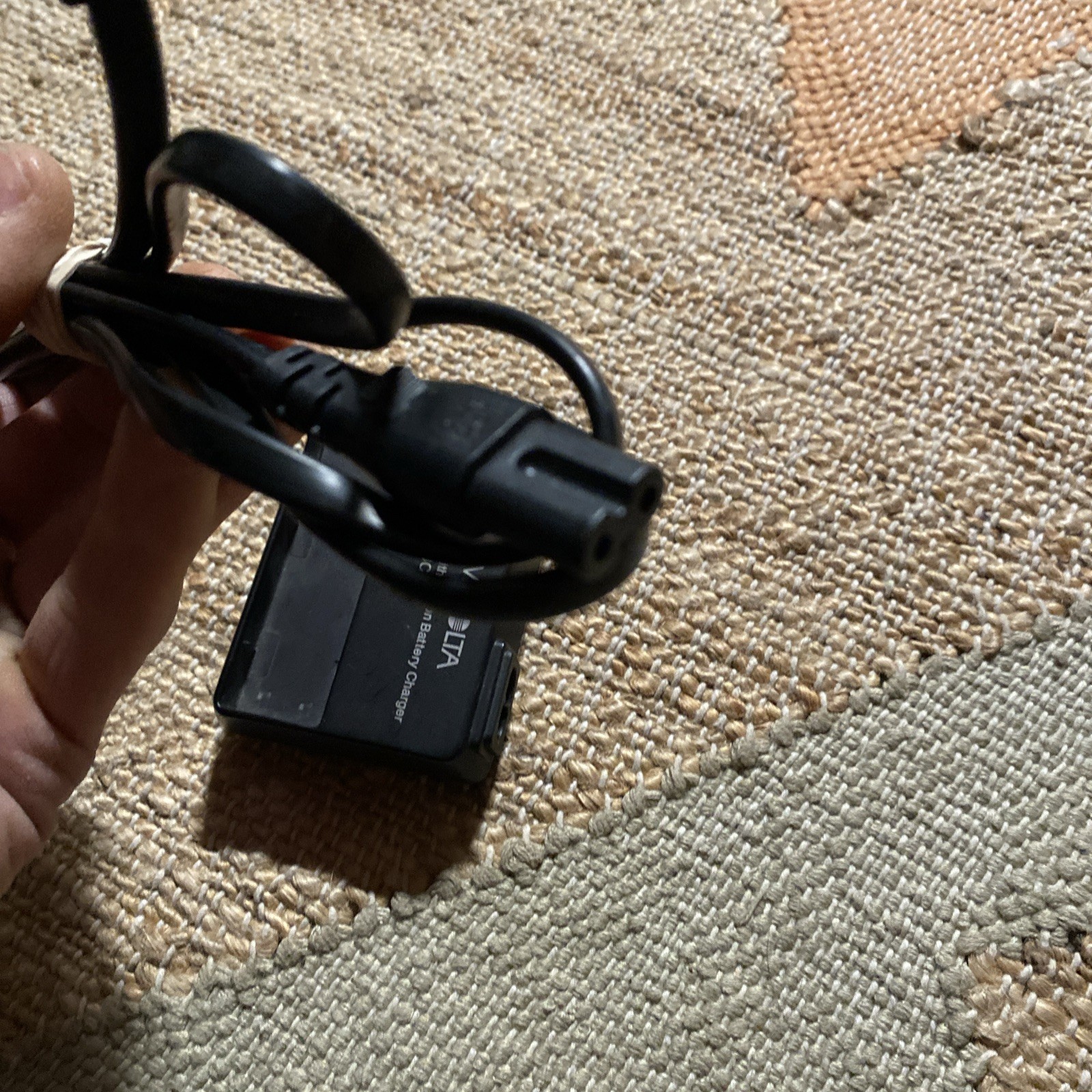 Minolta BC-300 Lithium-ion Battery Charger with AC Cord