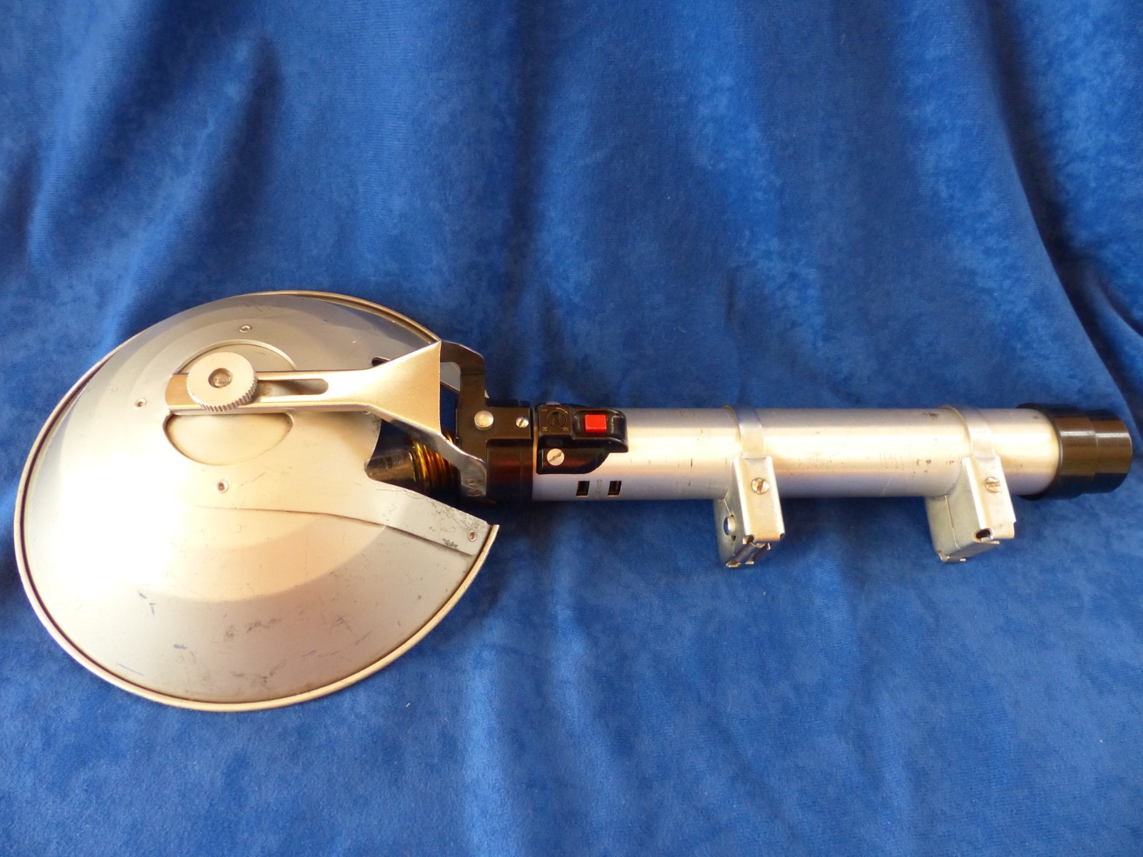 Graflex No. 2773, 3-cell flash, reflector, clamps, bulb, Star Wars, working
