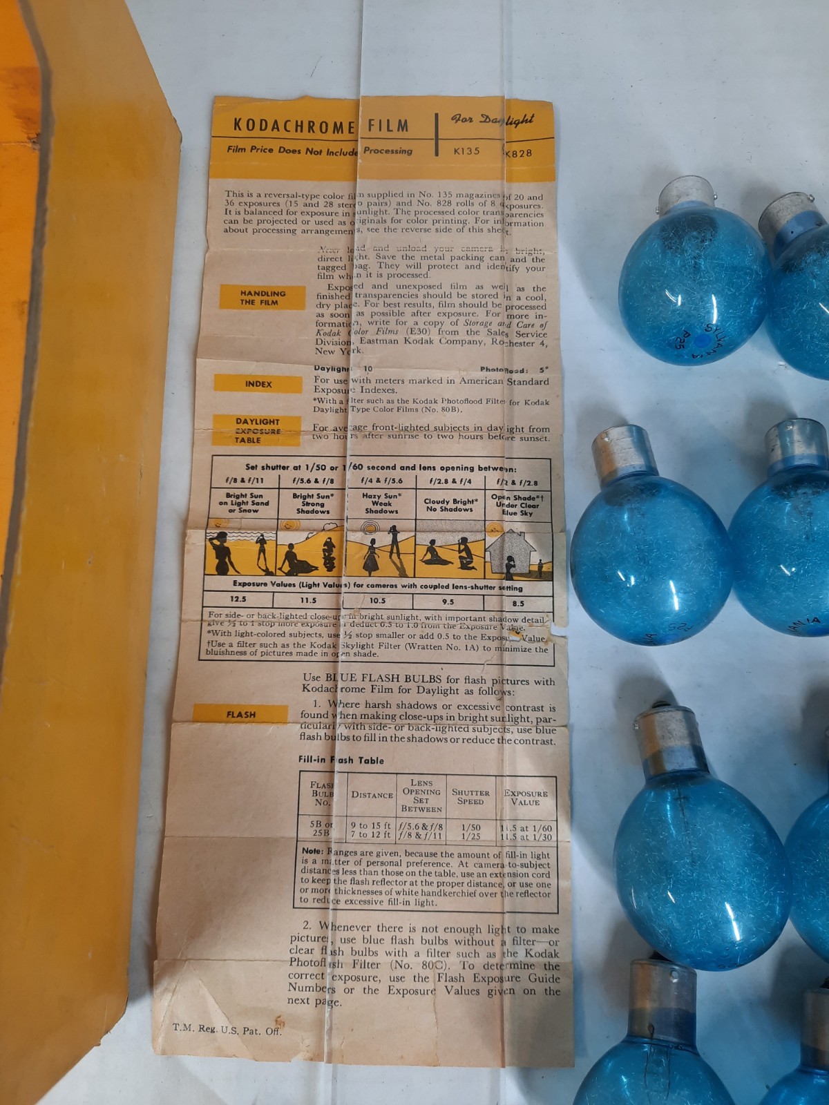 Vintage SYLVANIA P25 Clear /Blue Flash Light Bulb Kodak DuoFlex IV Box Camera