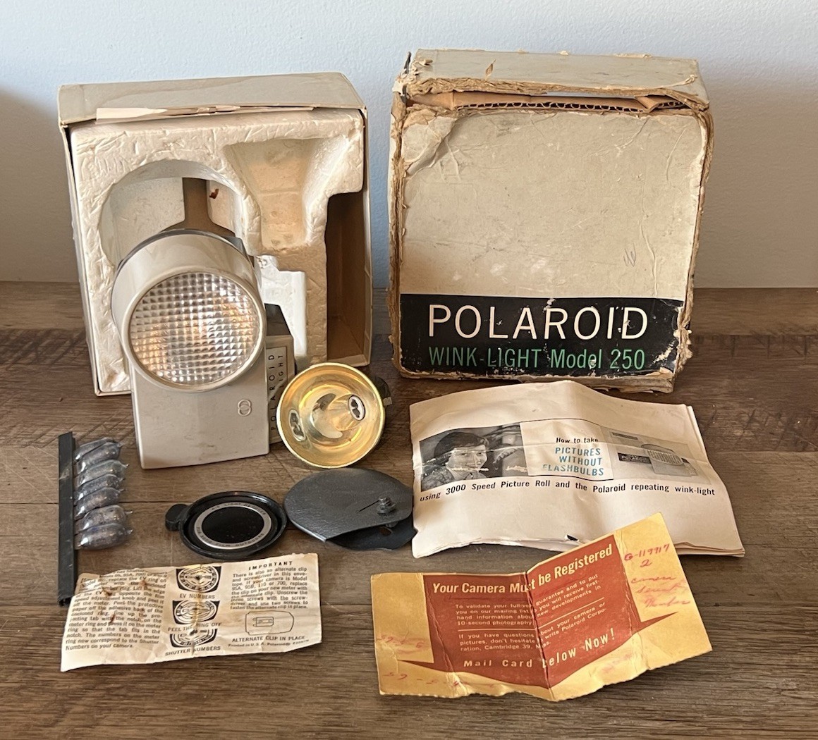 Polaroid Wink Light Model 250 *Untested* 110A Vintage Retro Camera Flash w/ Box