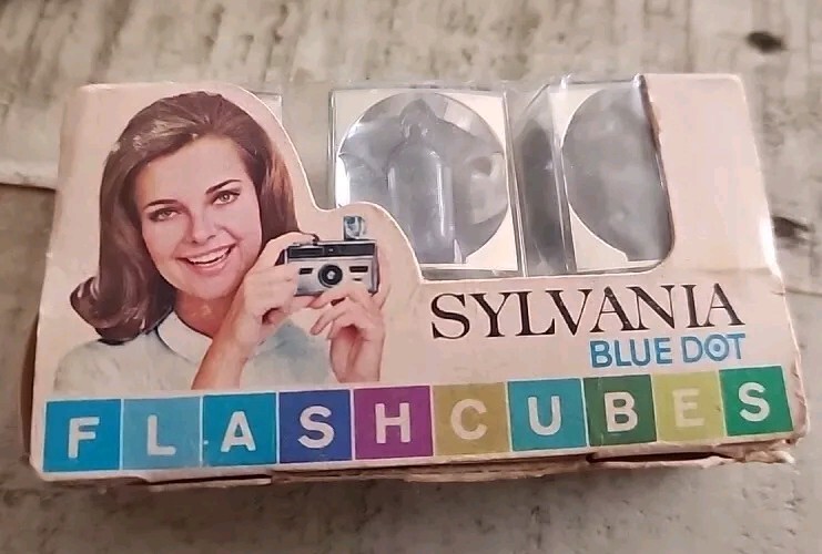 Sylvania Blue Dot Flashcubes 2 Pack of 3 – 24 Total Flashes