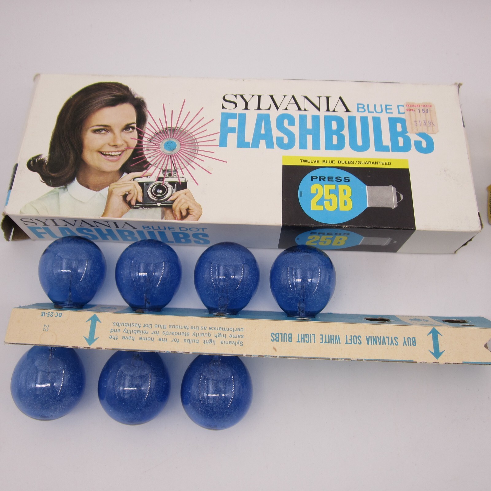 Vintage Misc Random Lot of 38 Flashbulbs Flashcubes Sylvainia M3B 25B GE #5 Blue