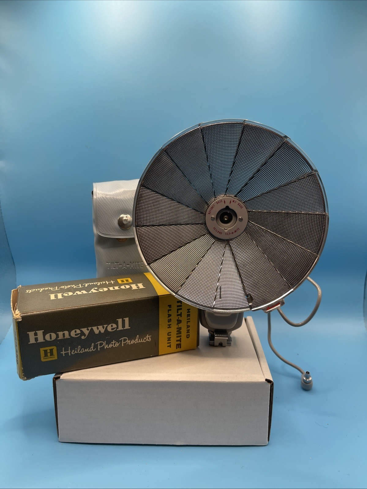Vintage HONEYWELL TILT-A-MITE Camera Flash Unit Collapsible Fan Style W/CASE Box