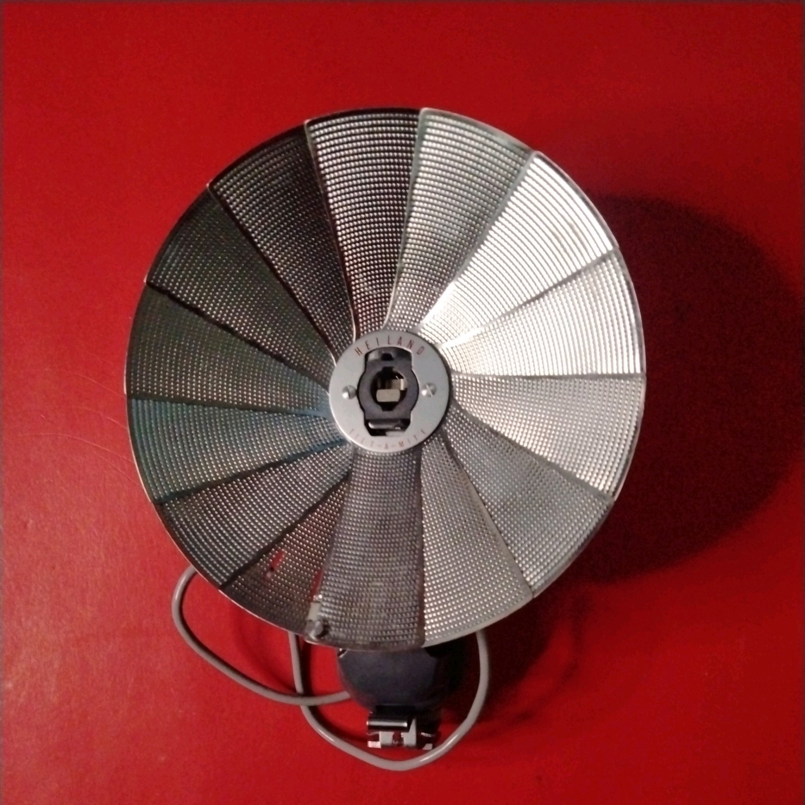 Honeywell Tilt-A-Mite Camera Flash Unit Collapsible Fan Style – Vintage
