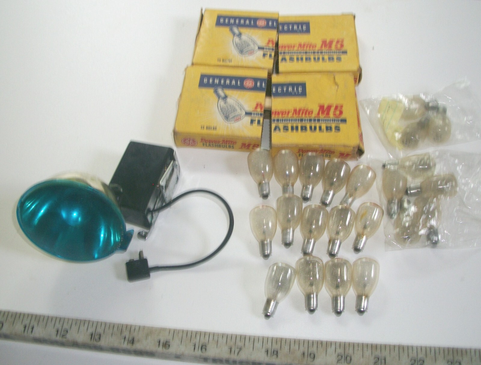 GE Sylvania Power Mite Camera Flash Bulbs M5 M3 M2 Lot 44 Bulbs & POLAROID 268