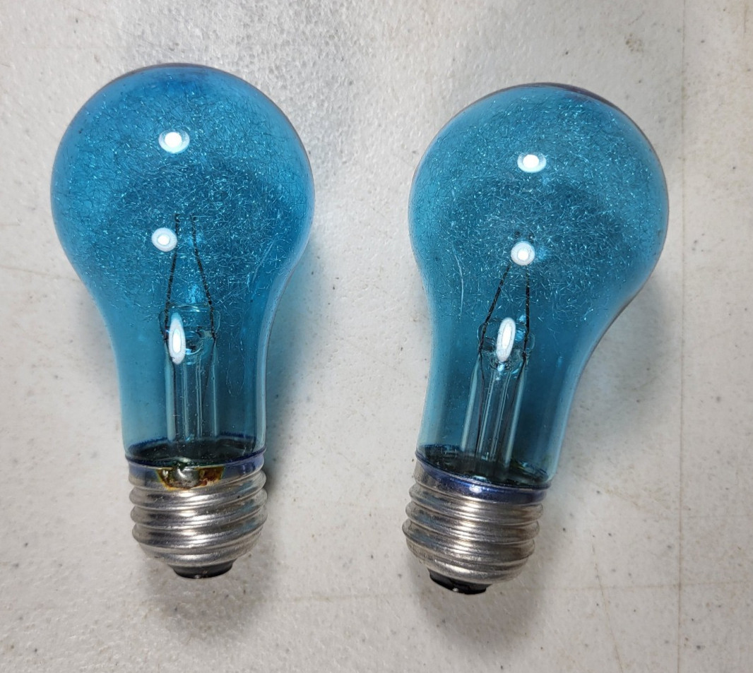 18 GE Flashcubes and 2 Blue Sylvania Superflash Flashbulbs No 40B