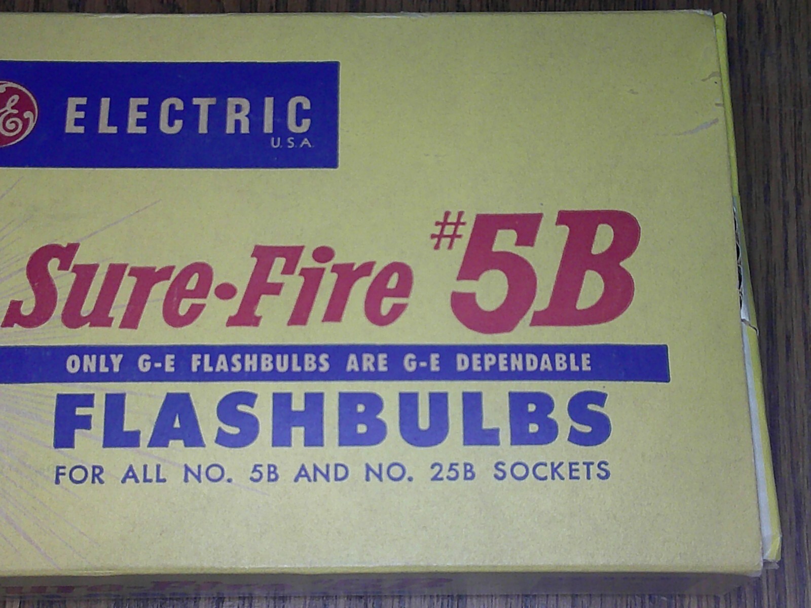 Vintage General Electric flashbulbs sure-fire # 5B in original box 12 bulbs Z18