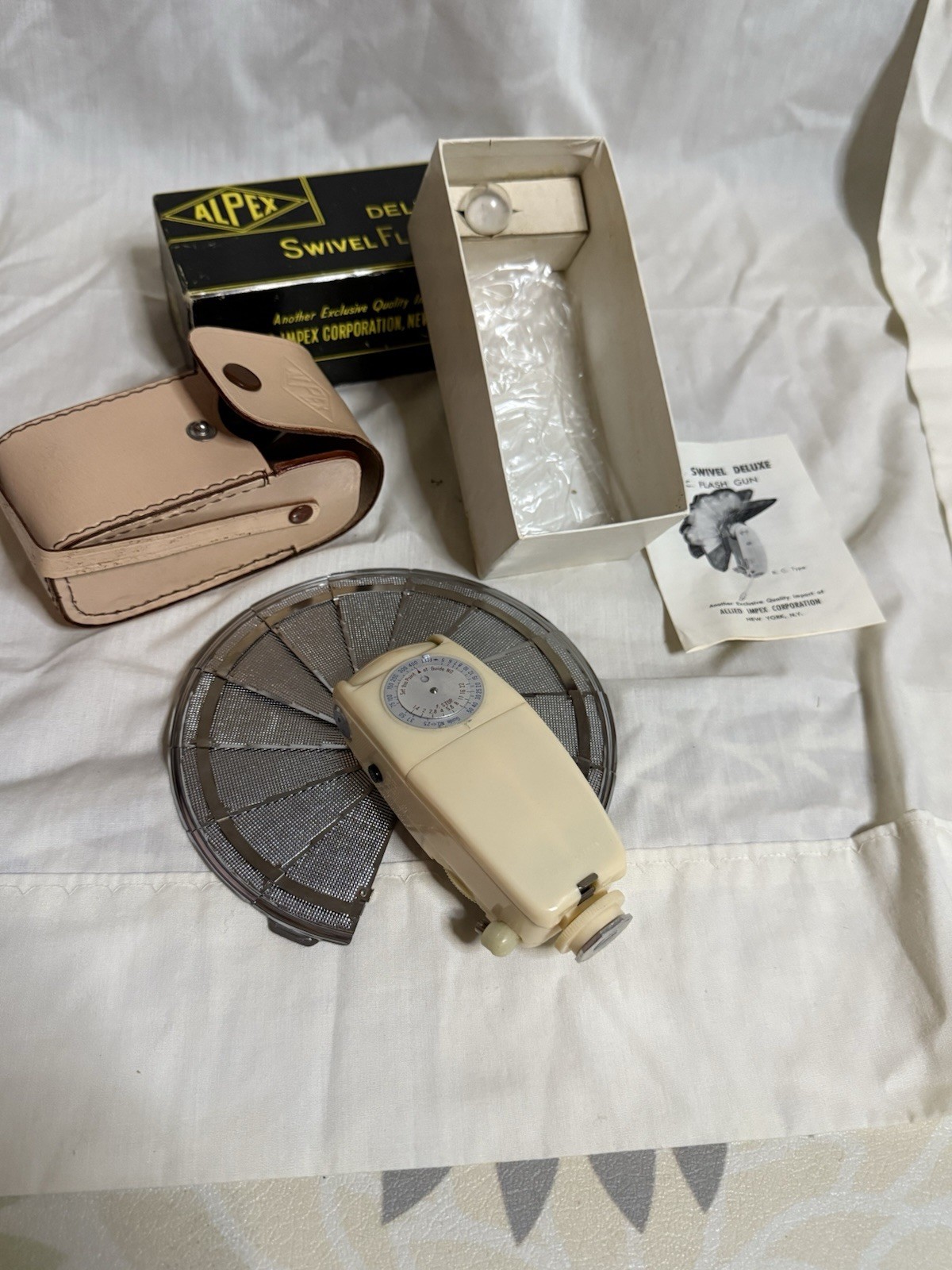 Alpex Deluxe Swivel Camera Flash Gun Vintage Original, B.C. Type