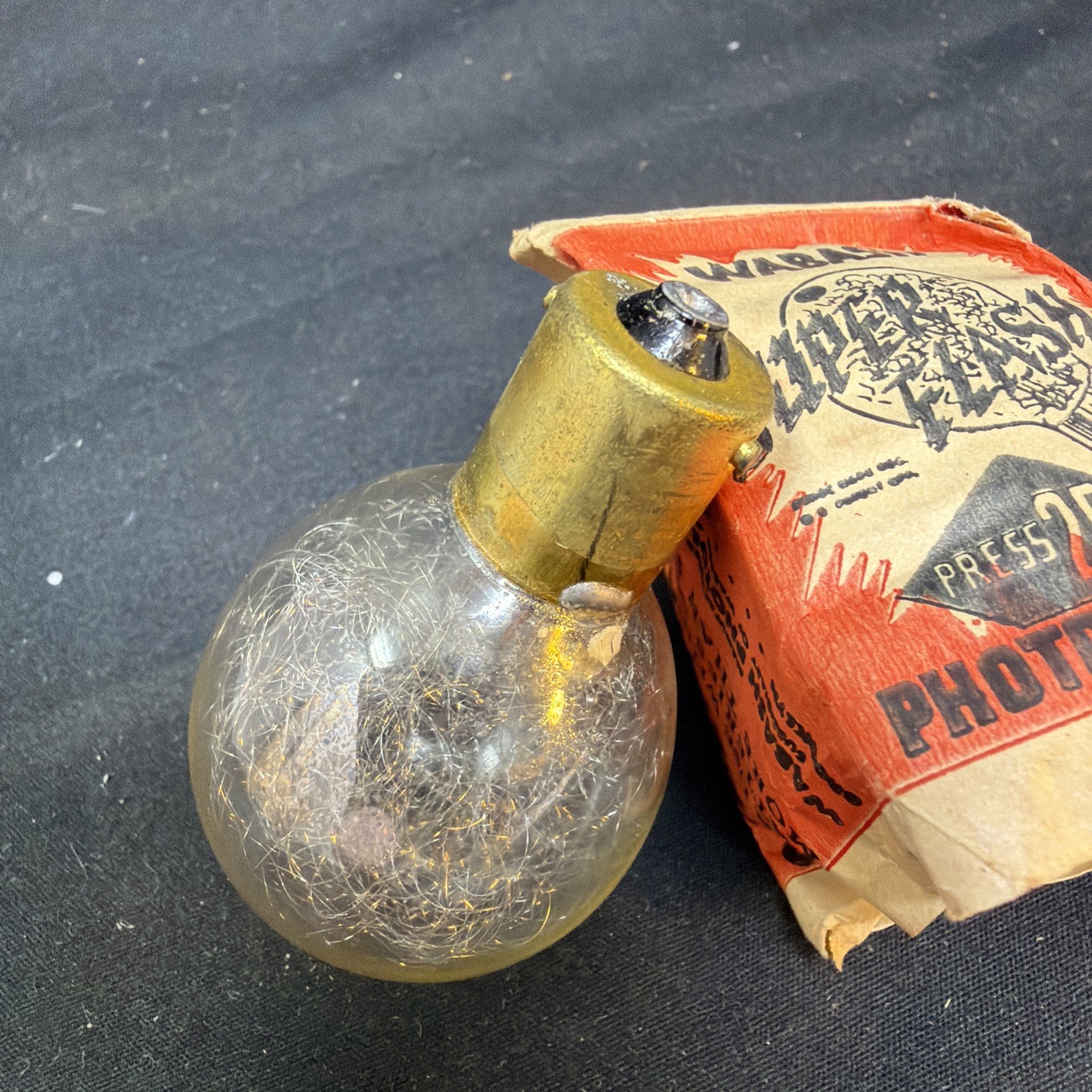 Vintage Wabash Superflash Press No 25 Flashbulbs – 2 Bulbs – New Old Stock