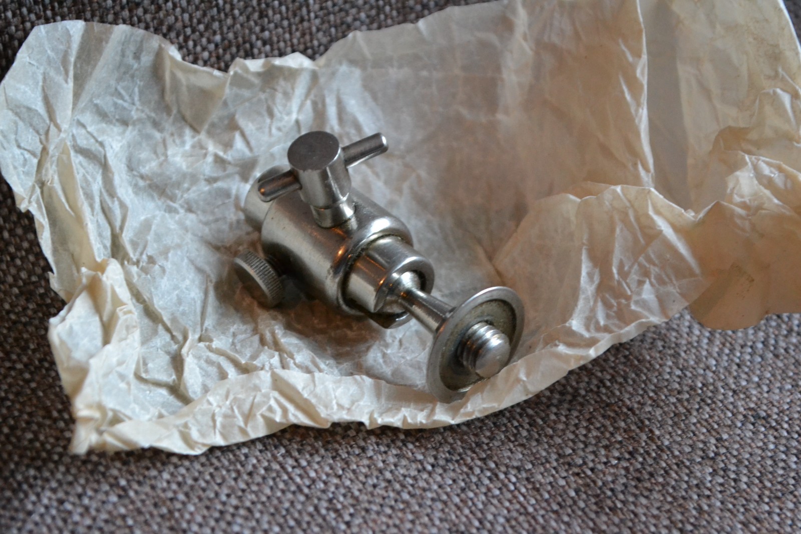 FED head (mounting) the first developments for a pocket tripod FED
