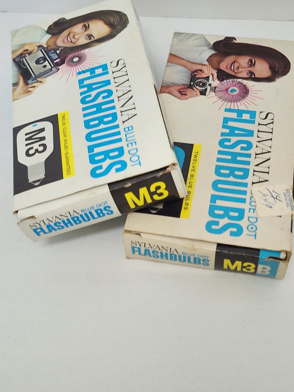 Vintage Sylvania/GE Flashbulbs Blue Dot M3, M3B – 14 Bulbs 3Blue 11 Clear Box