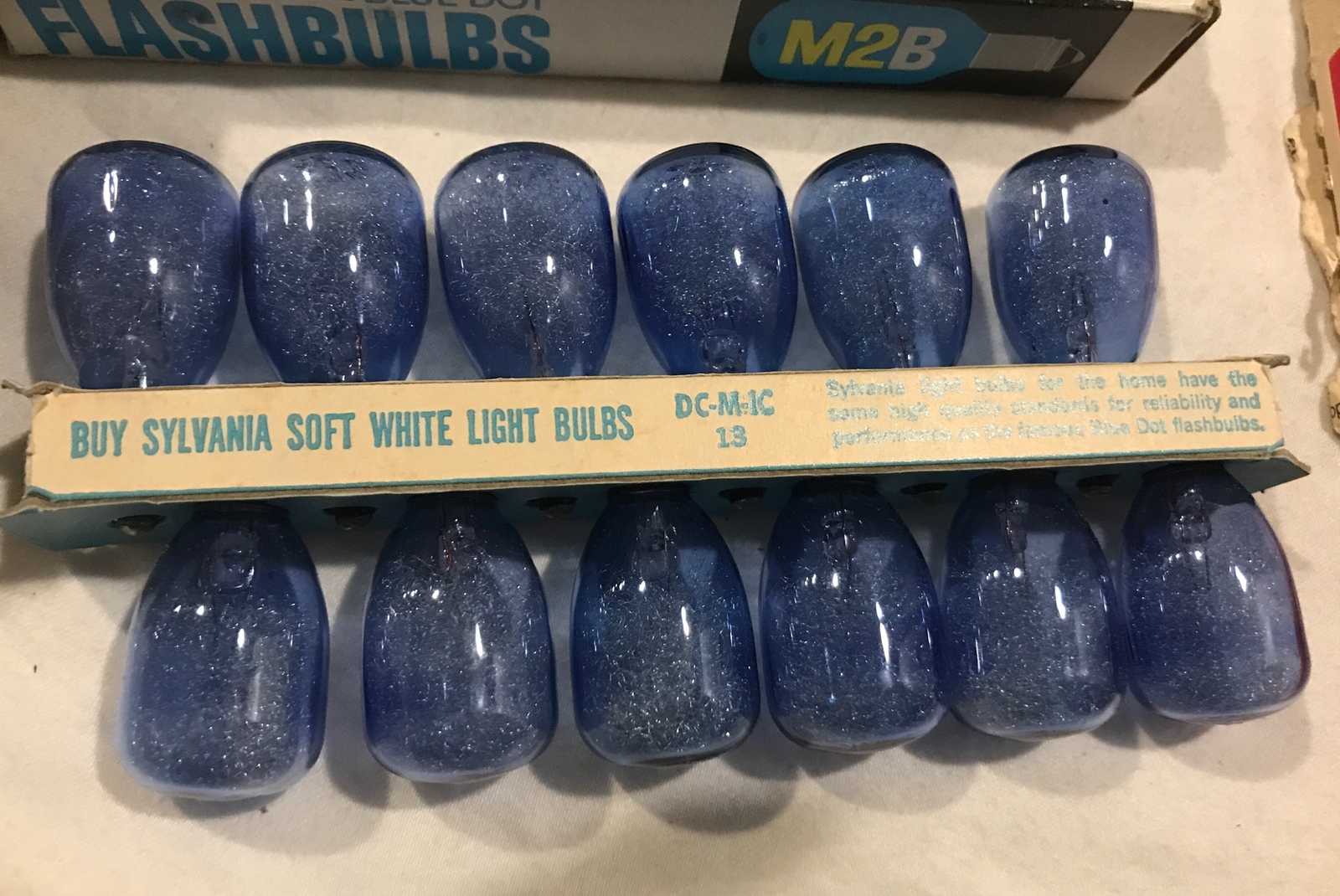 Vintage 48+ Sylvania Blue Dot Flash M2B 4 Magicubes W. House Flip Flash Bulb Lot