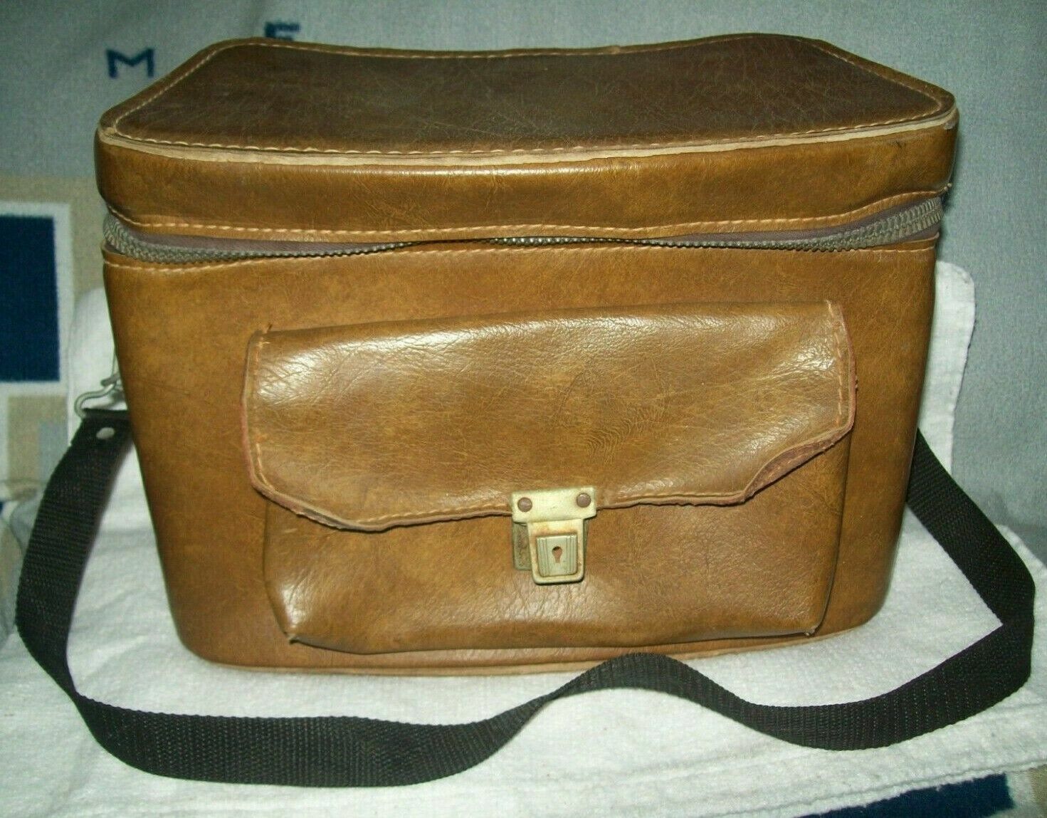 Vtg. COATS CLARKS 1970’s Leather Brown CAMERA Sewing Case 10.5x9x6 w/Felt Inside
