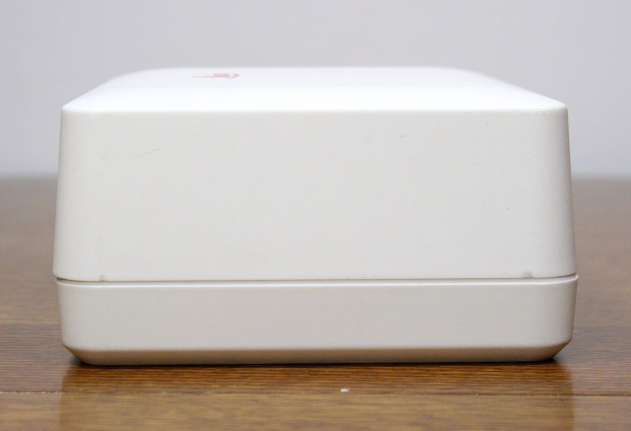 Genuine LEICA R Series White Presentation Case. Plastic Clamshell