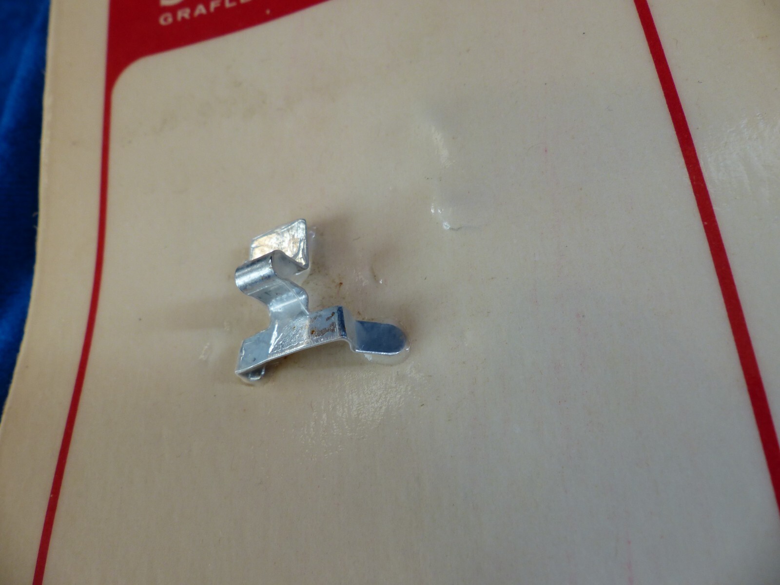Vintage Singer Graflex Expand-O-Cord clip in original package, catalog No. 2711