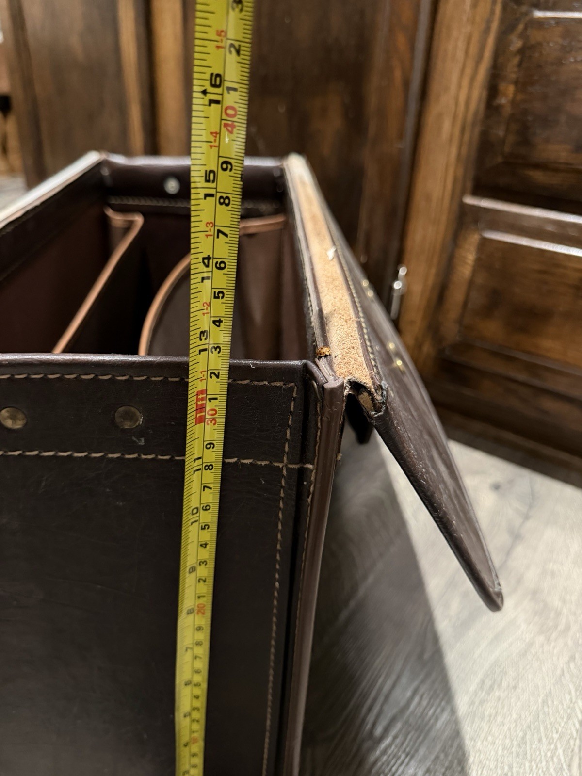 Vintage Softone Tufide Faux Leather Vinyl Coated Locking Carrying Case, No Key
