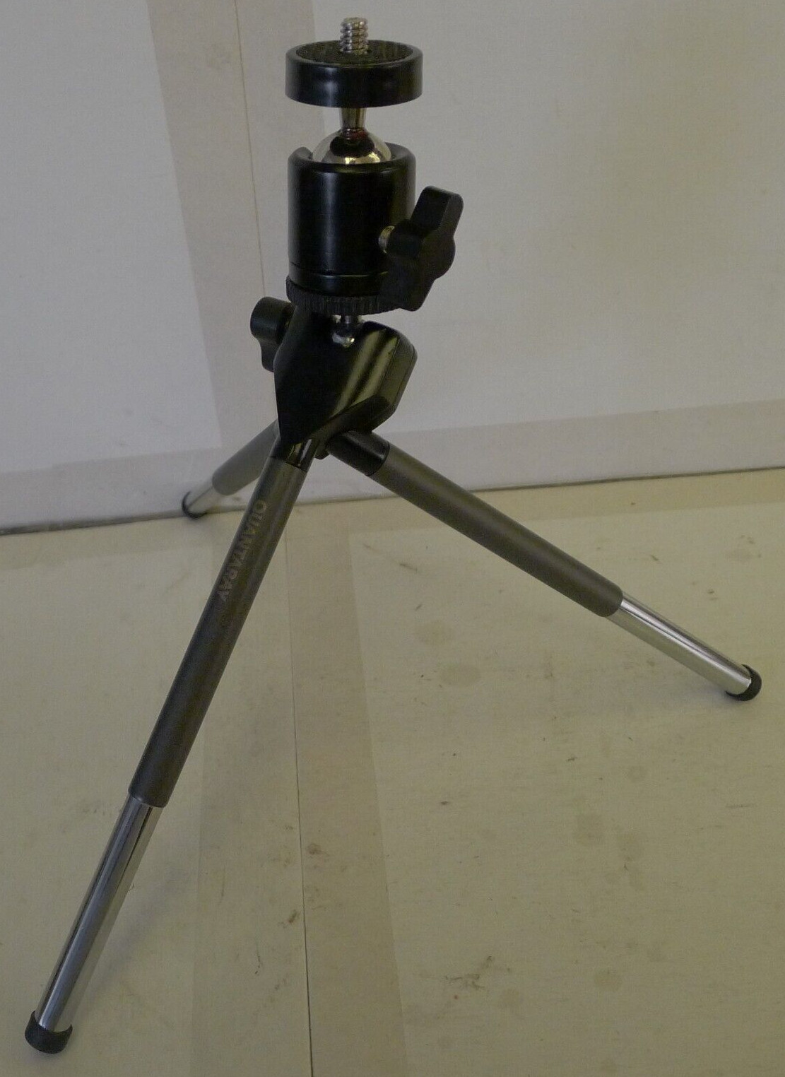 Quantaray Adjustable Hight Dual Ball Head Table Top Tripod – Used