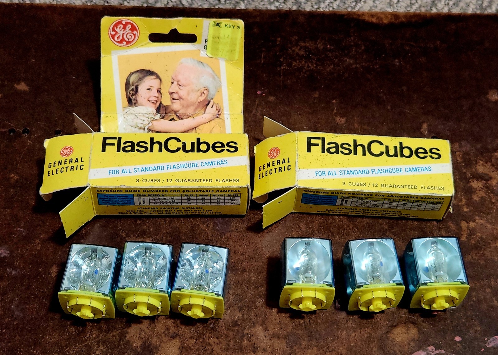 ESTATE FIND: Lot Of (2) 3 Pks Vtge General Electric FlashCubes Unused
