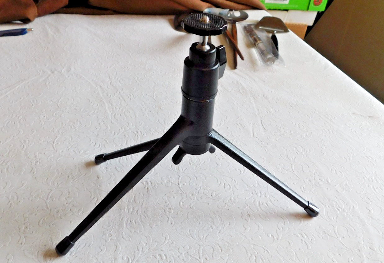 VINTAGE LEITZ WETZLAR GERMANY TABLE TOP CAMERA TRIPOD – VERY NICE!