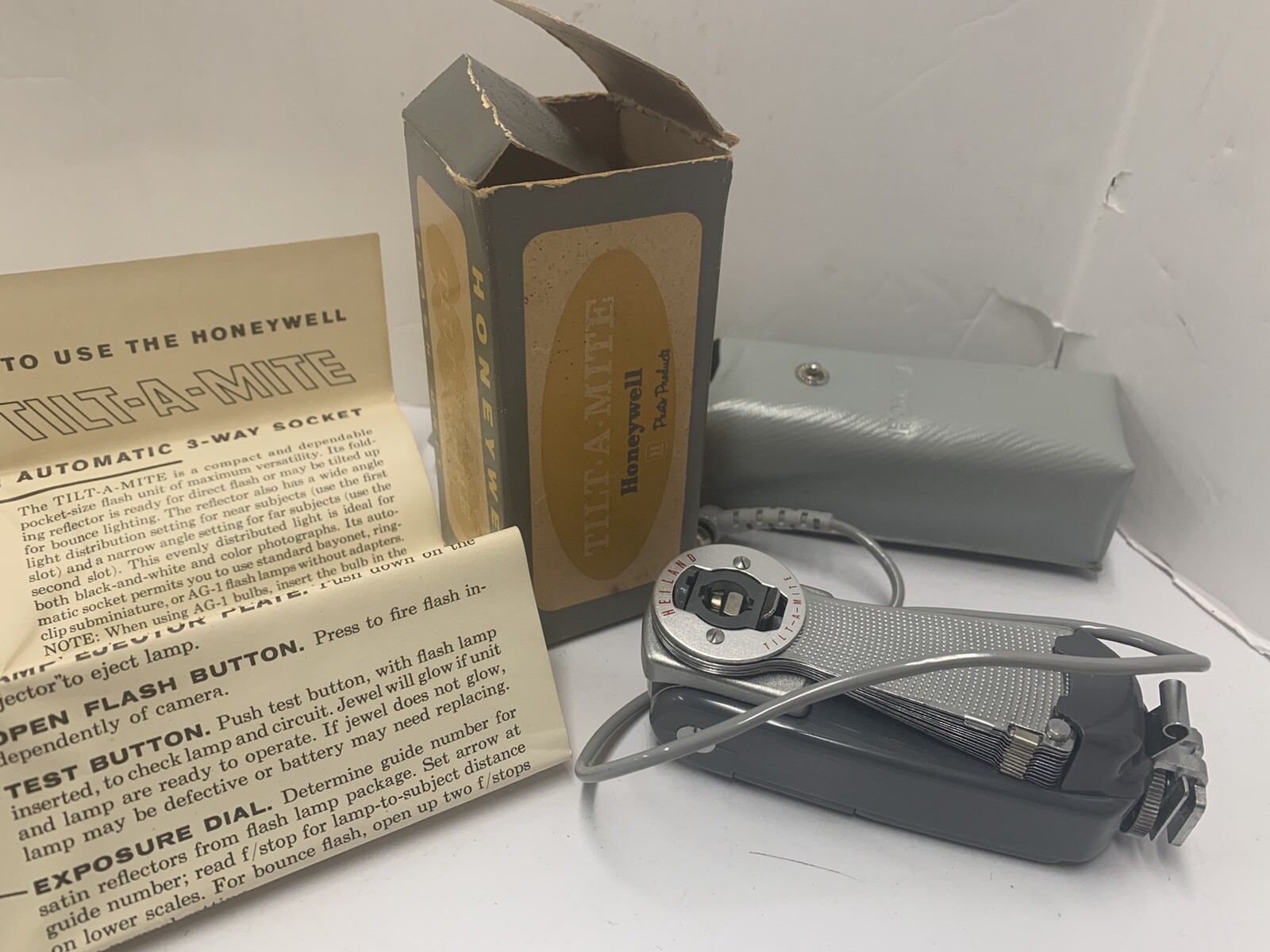 Vintage Honeywell Tilt-a-Mite Flash Unit With Original Papers & Box – EXCELLENT!