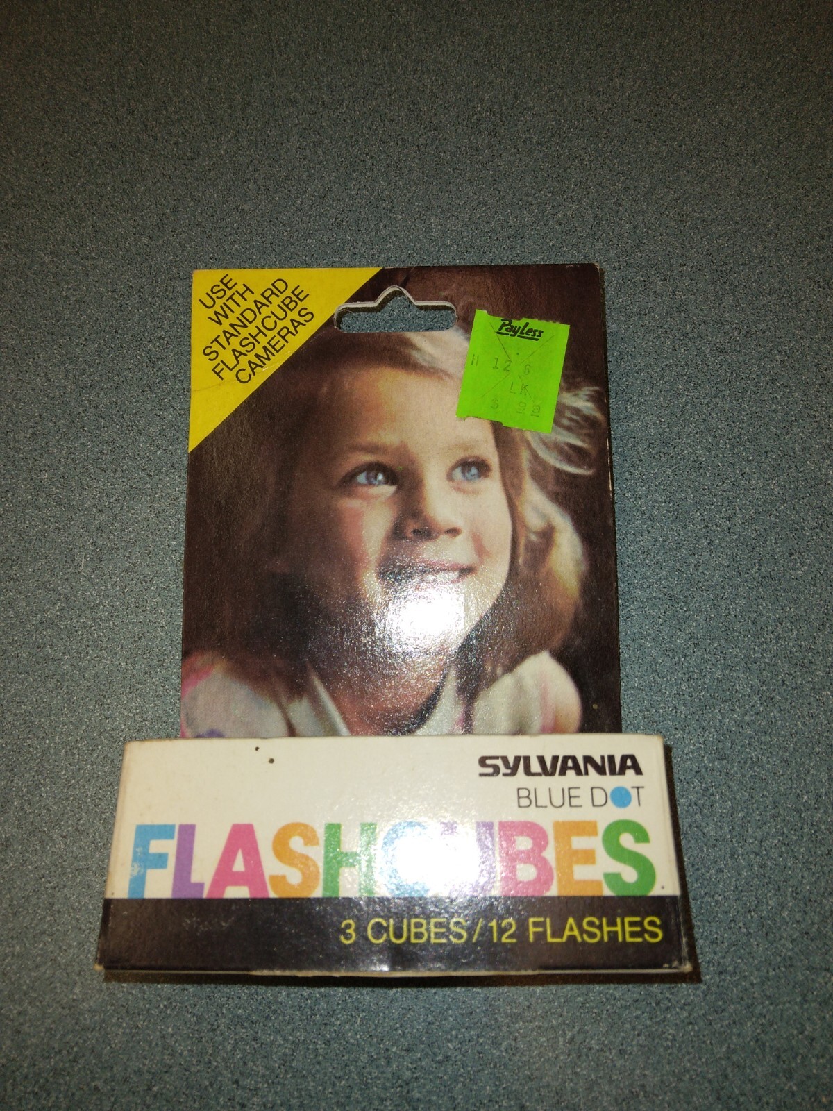 Vintage Sylvania Blue Dot Flash Cubes