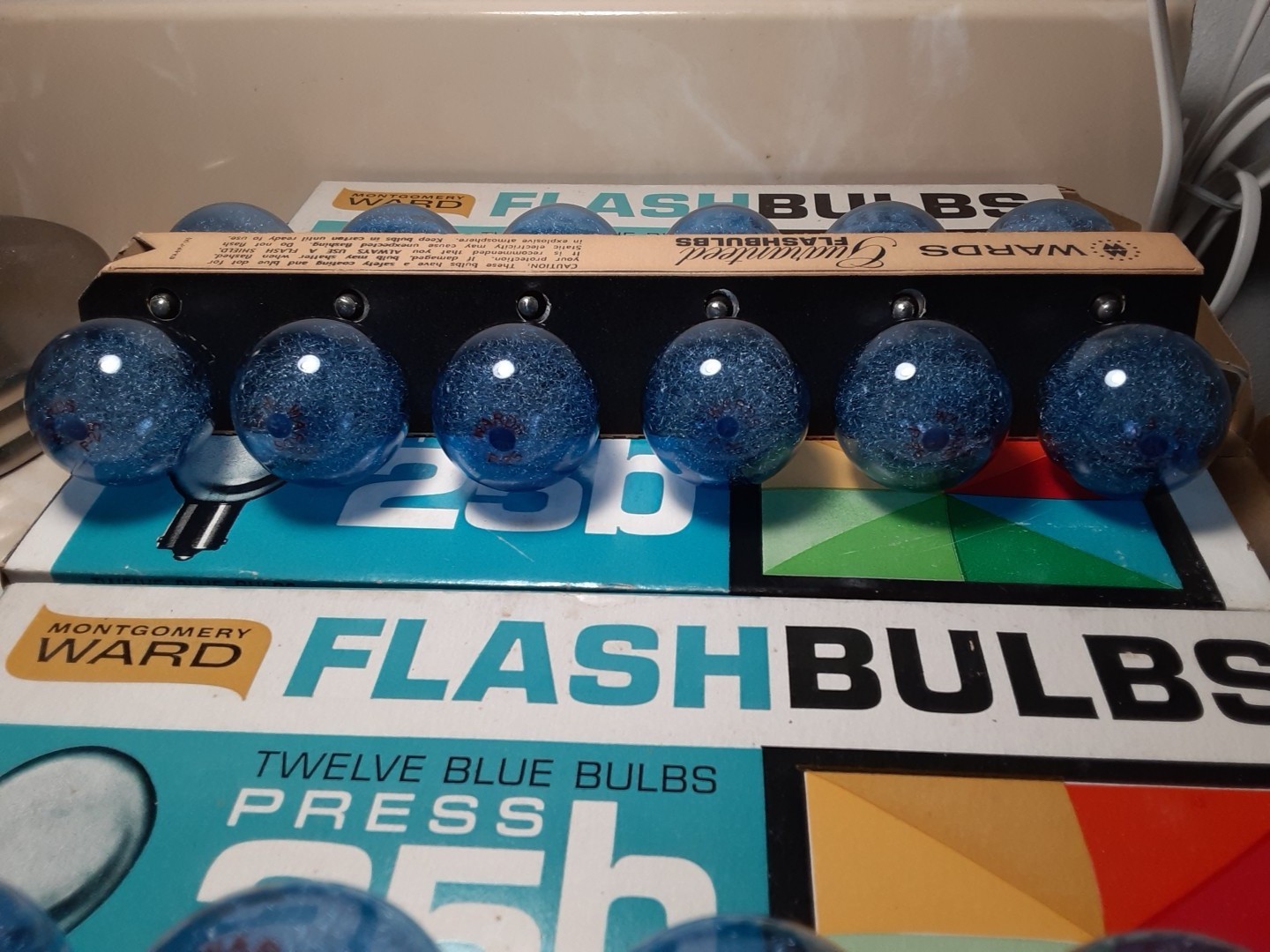 3 packs Vtg Montgomery Ward No. 67-3126 Press 25B blue flashbulbs 35 bulbs