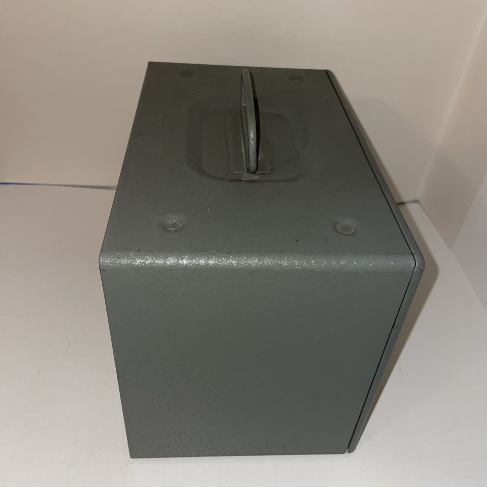 Brumberger Metal Case For 12 Reels – 5″ & 6″ Reel Canisters Included – No Reels