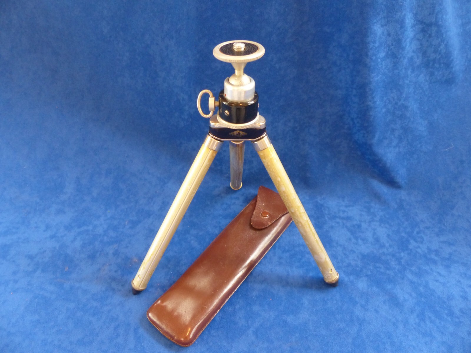 Vintage Isign tripod/collapsible legs, leather case, ball head, working
