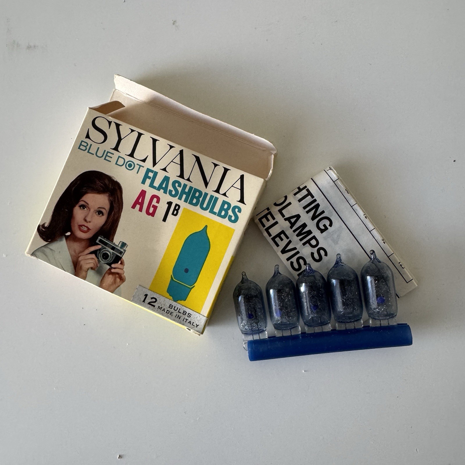 Vintage Sylvania Blue Dot AG1 AG1B Flashbulbs Camera Flash Bulbs Lot w/ Boxes