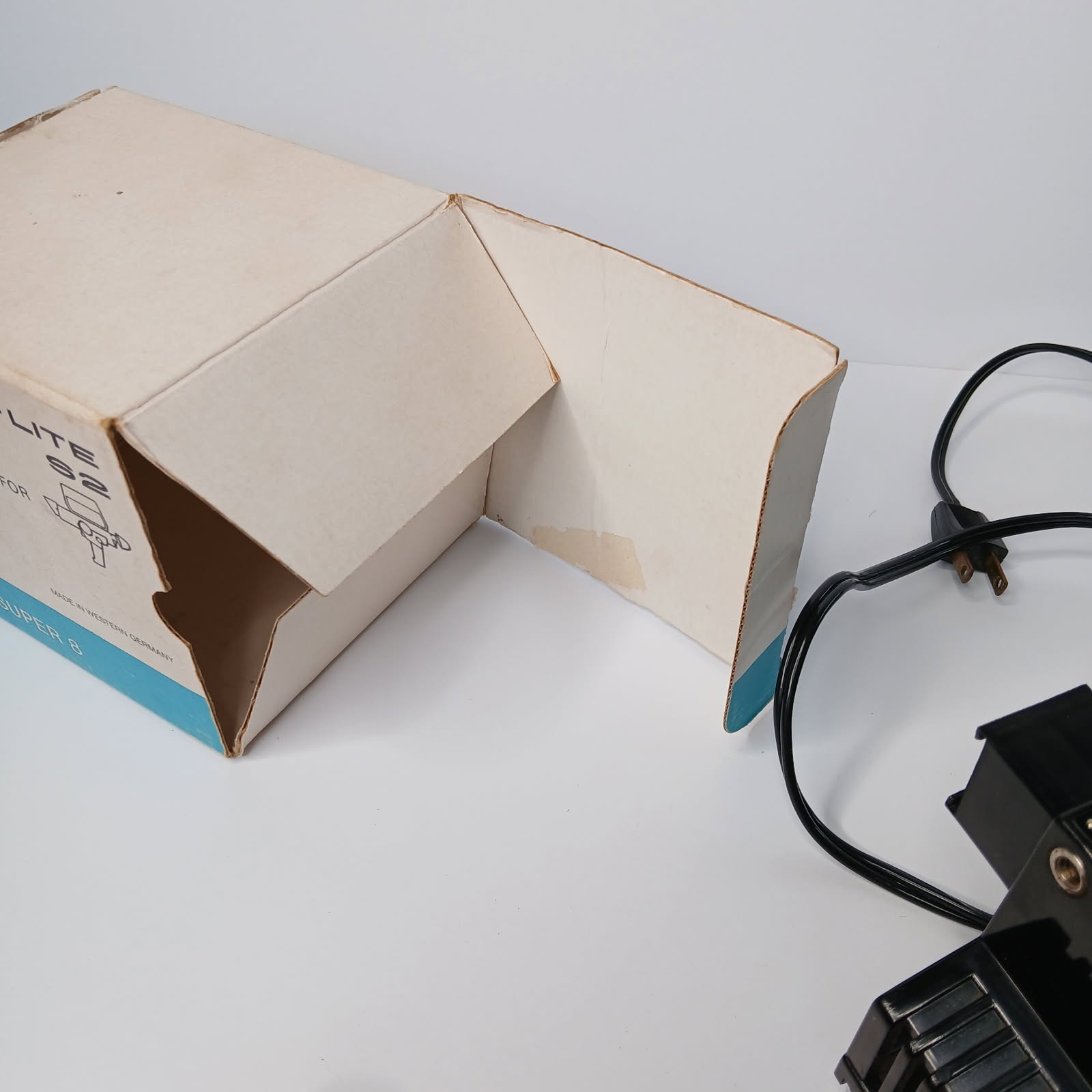 Vintage Bolex – Lite S2 Super 8 Camera Light 650 W W/ Bulb & Box Tested Works