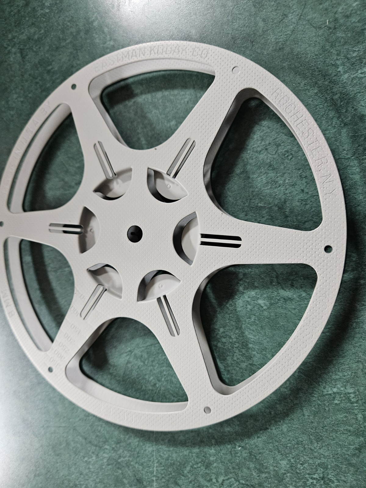 Lot Of Empty 8mm film reels and cases, 7″ and 5″ Vintage