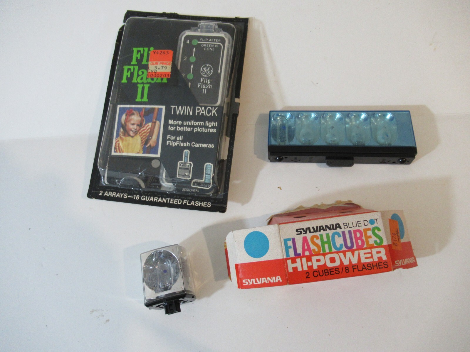 Lot of Vintage Sylvania GE Flip Flash II Flashcubes Bars Camera Flash Bulbs