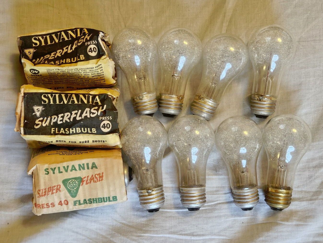 Lot of 11 Sylvania Superflash Press 40 Flash Bulbs Screw in Type