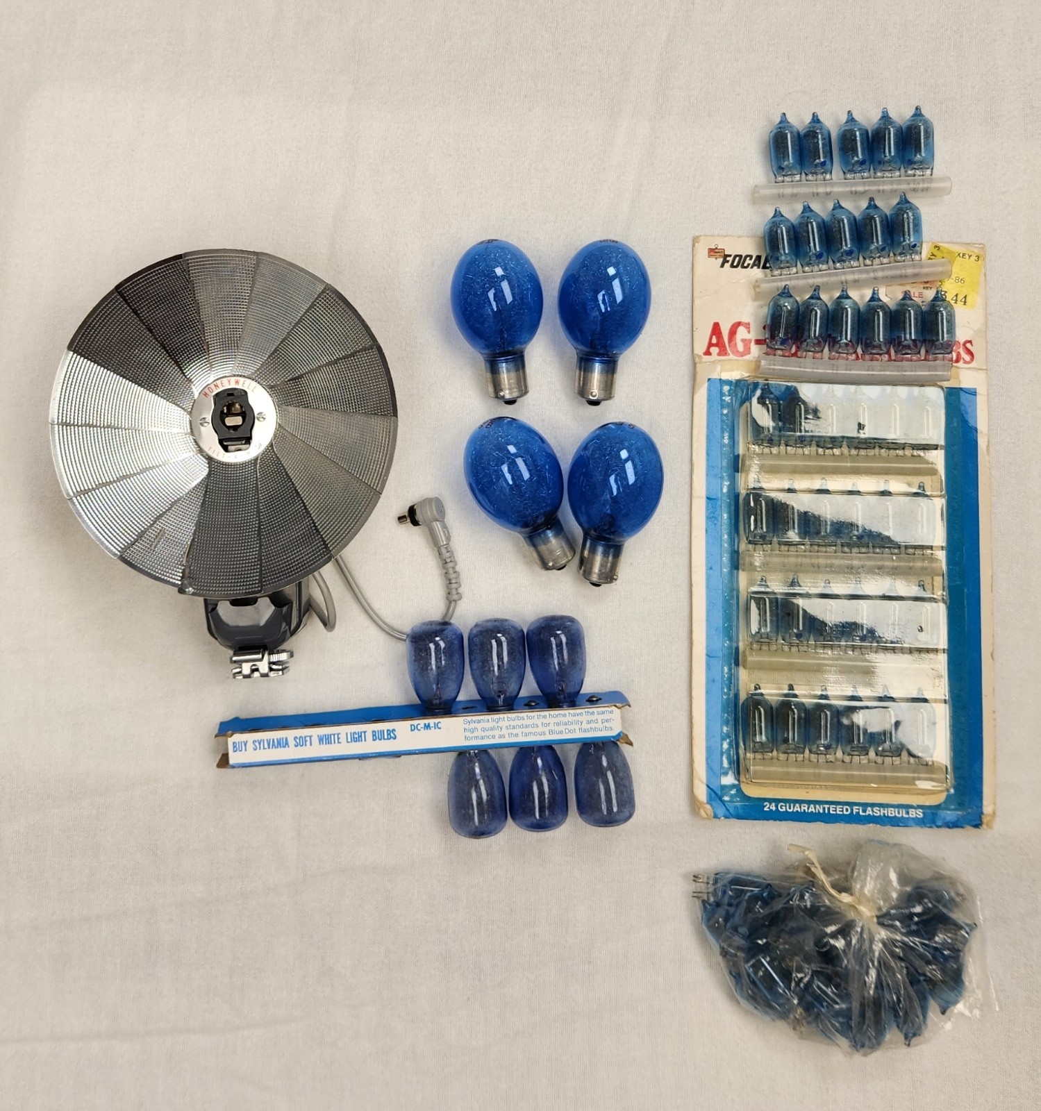 Vintage Honeywell Tilt-A-Mite Fan Flash Kit w/ 70+ Flashbulbs Mega Lot