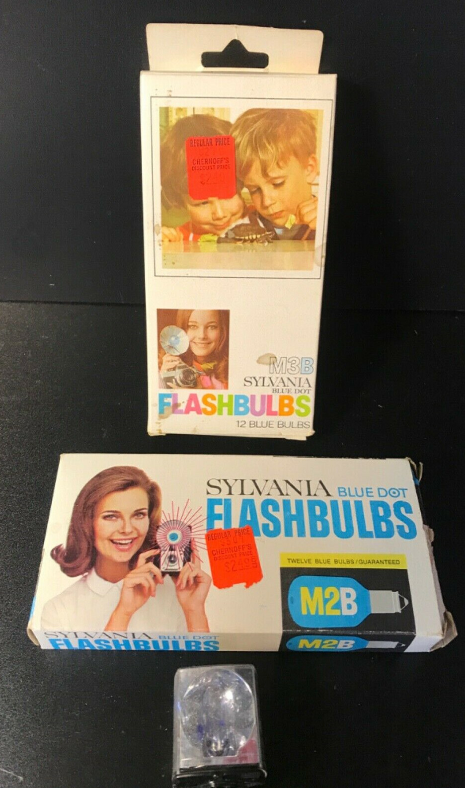 Vintage Sylvania Blue Dot Flashbulbs M2B M3B – 2 ORIGINAL PACKAGES & 19 BULBS!