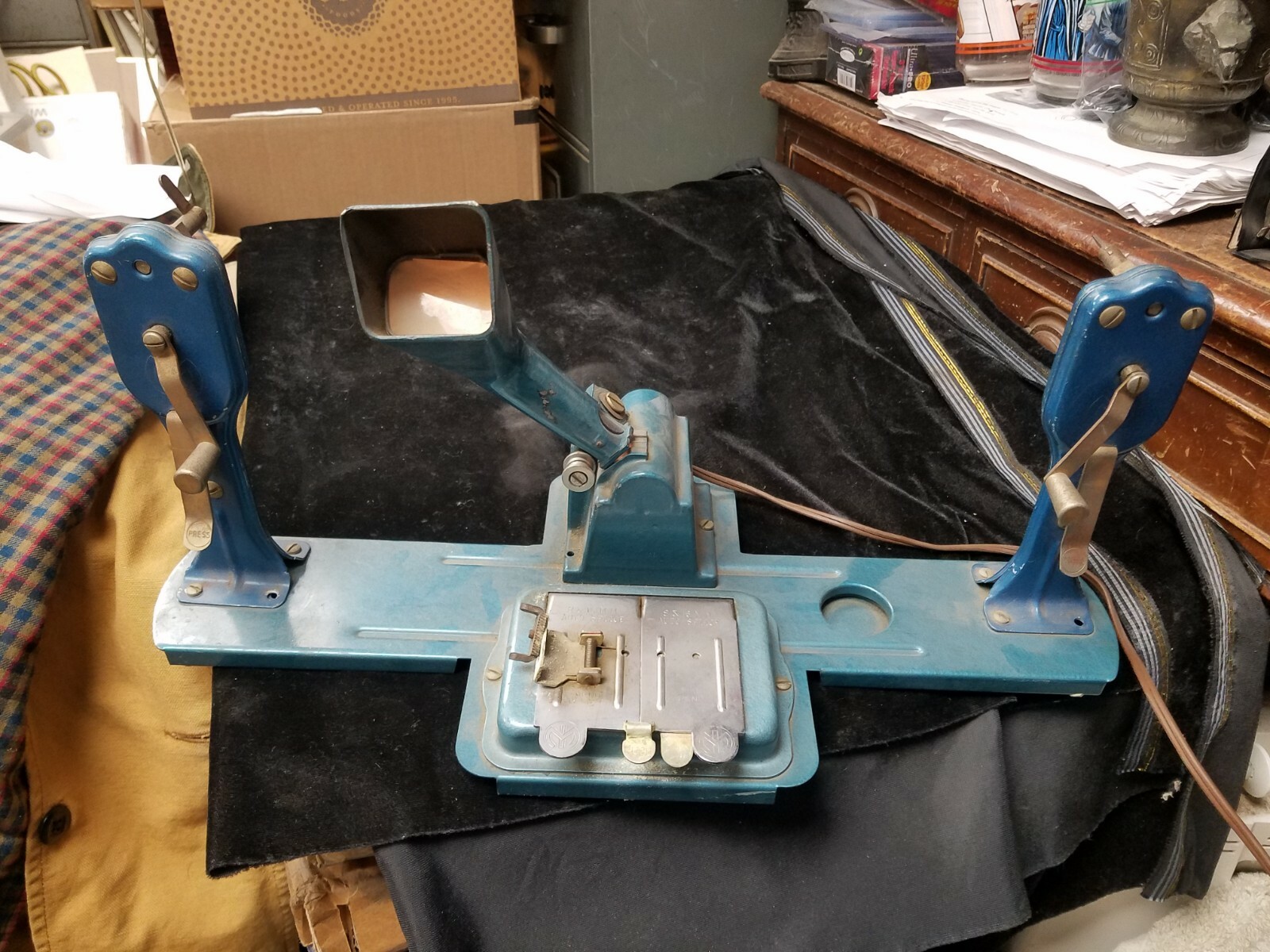 Vintage MANSFIELD Lighted 8mm Film Editor w/ Instructions 18″ Long