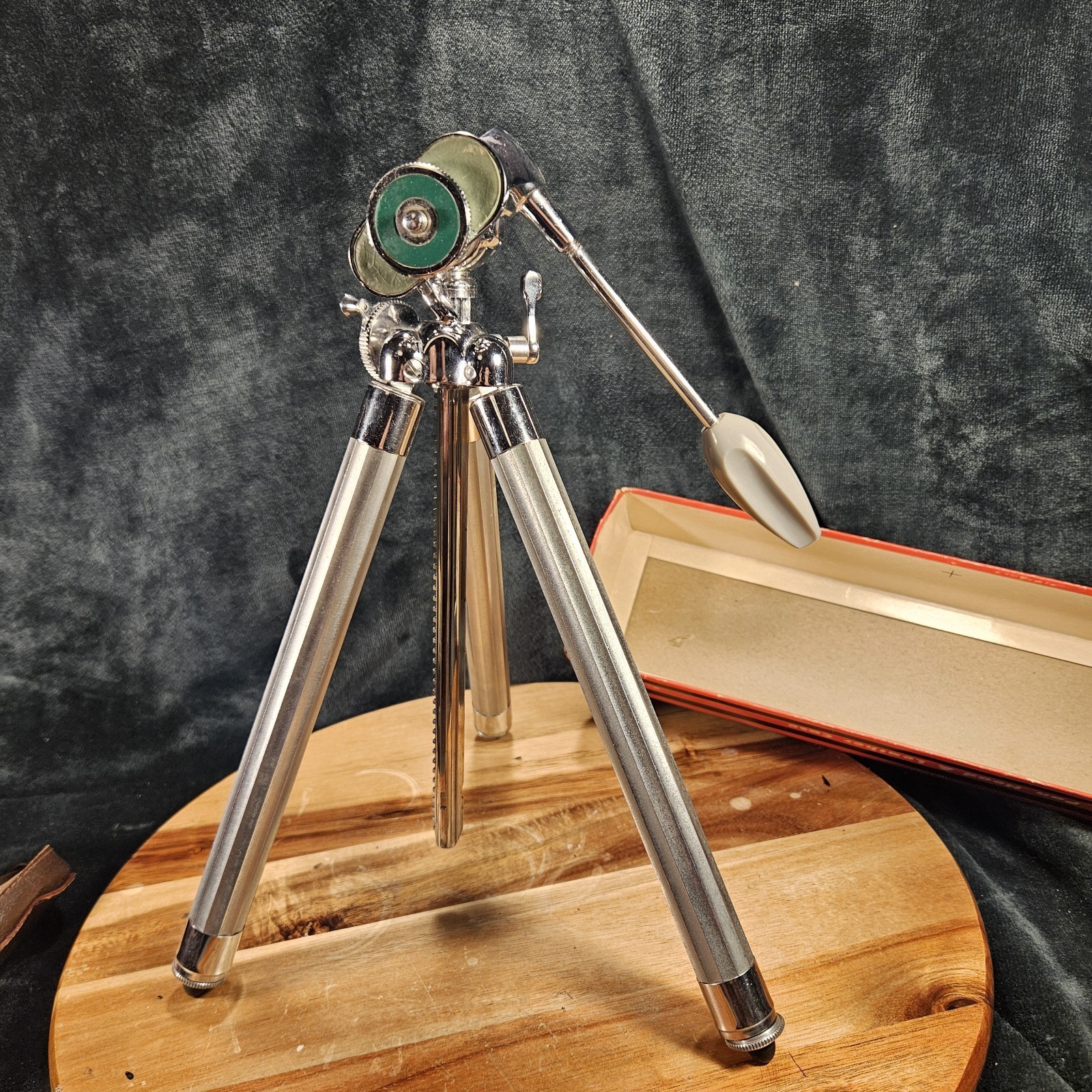 VIVO 9-Section Elevator Chrome Tripod Pan Head & Leather Case Vintage Model DE-