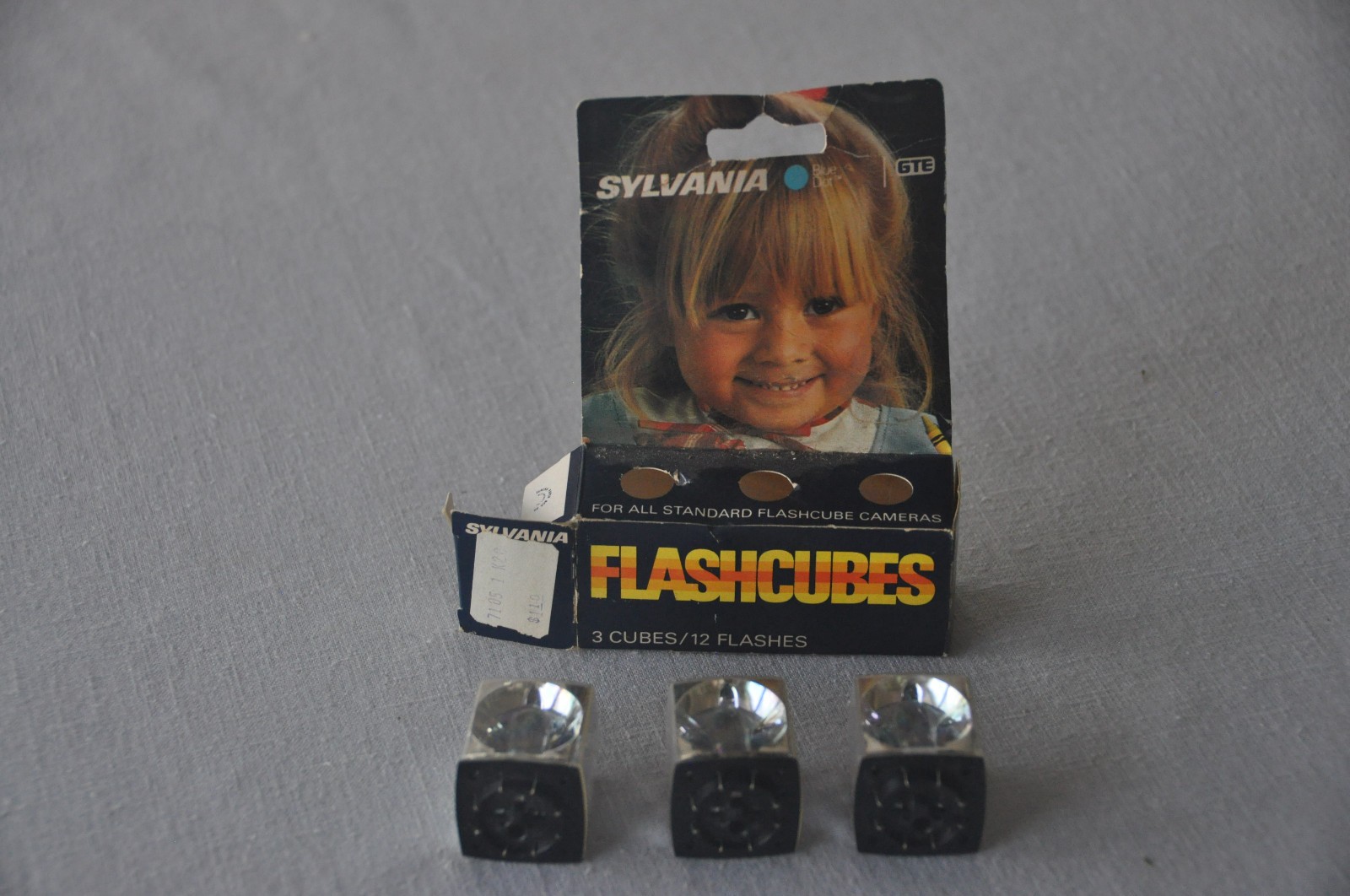 Vintage Sylvania Blue Dot Flashcube Package with 3 Cubes (12 Flashes)