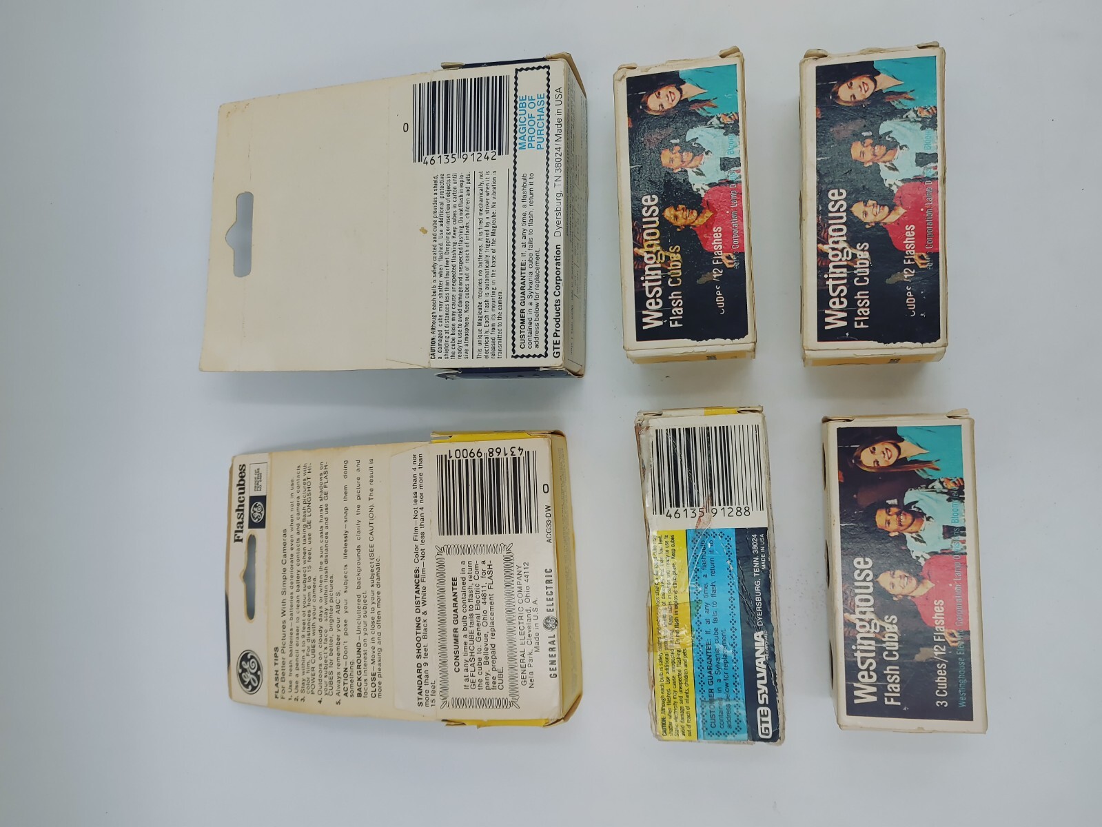 Vintage Lot 1 Sylvania, 1 sylvania blue dot, 1 GE, 3 Westinghouse Flashcubes
