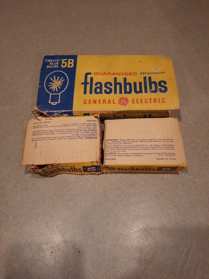 Box Of 11 General Electric GE Rhenium Blue Flashbulbs 5B