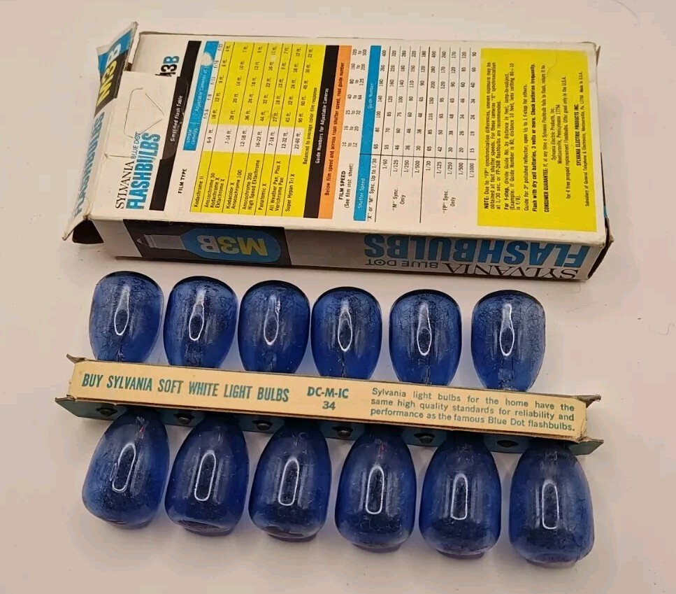 1 pack of Vintage Sylvania M3B Blue Flash Bulbs 12 in Pack
