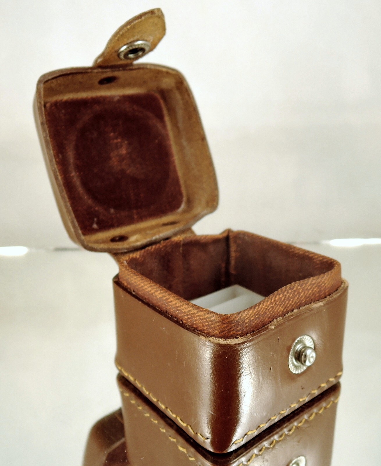 FLEXARET MEOPTA Leather box for a square lens hood B40 and four filters B36