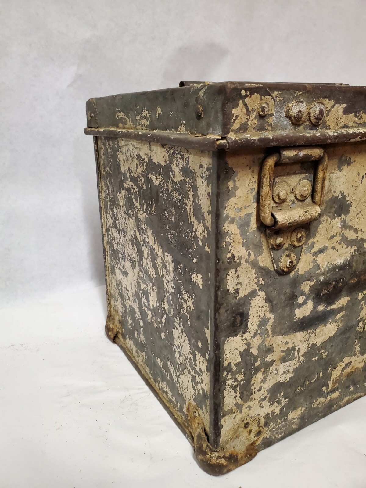 ICC-32a Hollywood Movie Reel Film Metal Case Strong Box Antique Steampunk Prop