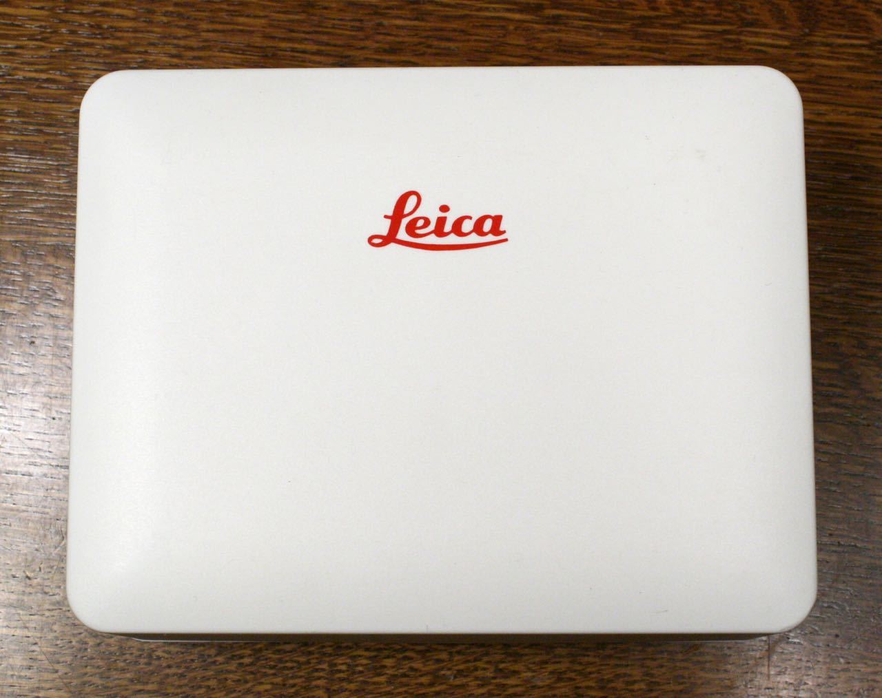 Genuine LEICA R Series White Presentation Case. Plastic Clamshell