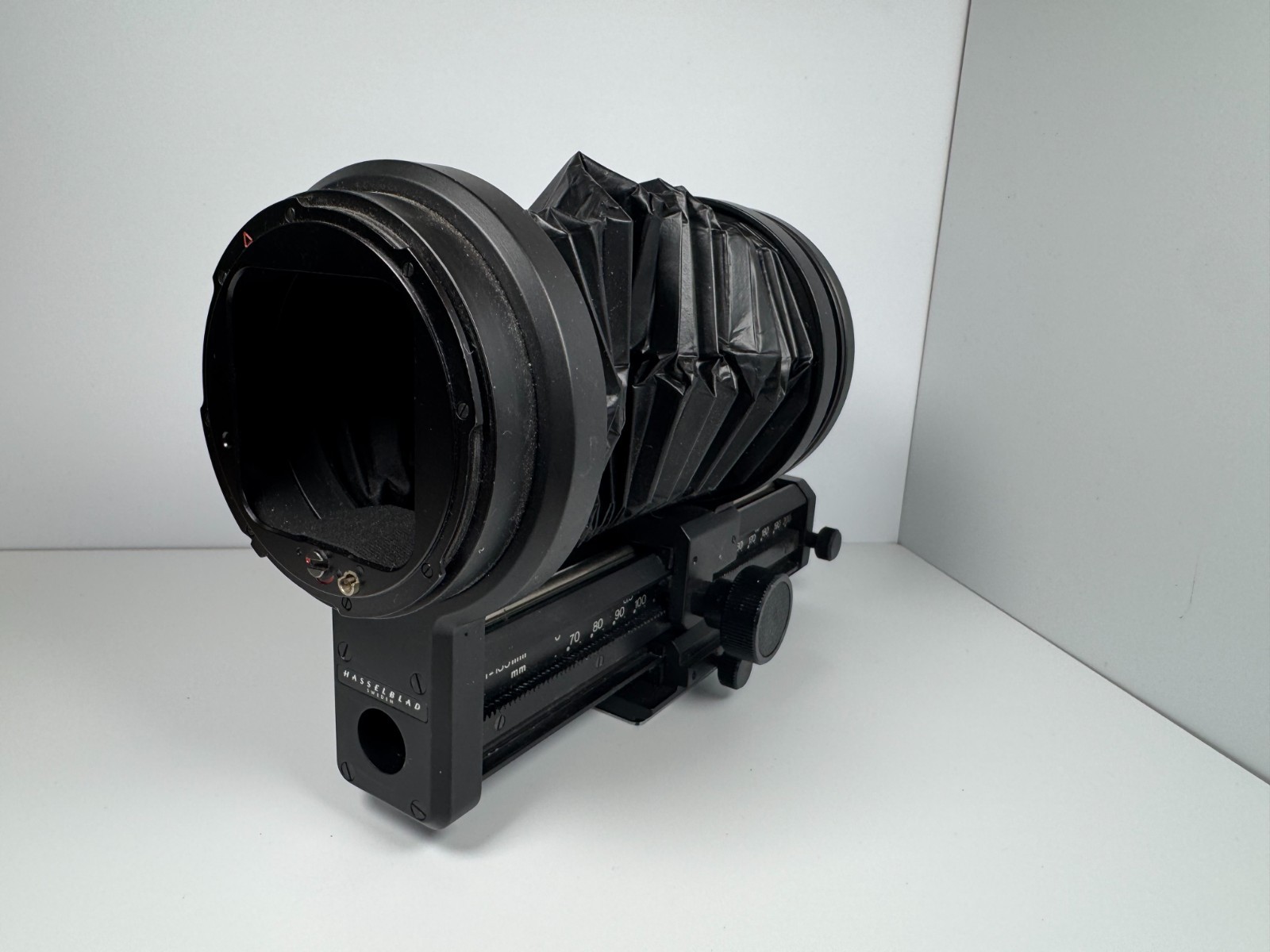 Hasselblad 135mm Macro Extension Bellows for 135mm F/5.6 Lenses w/Slider #B27
