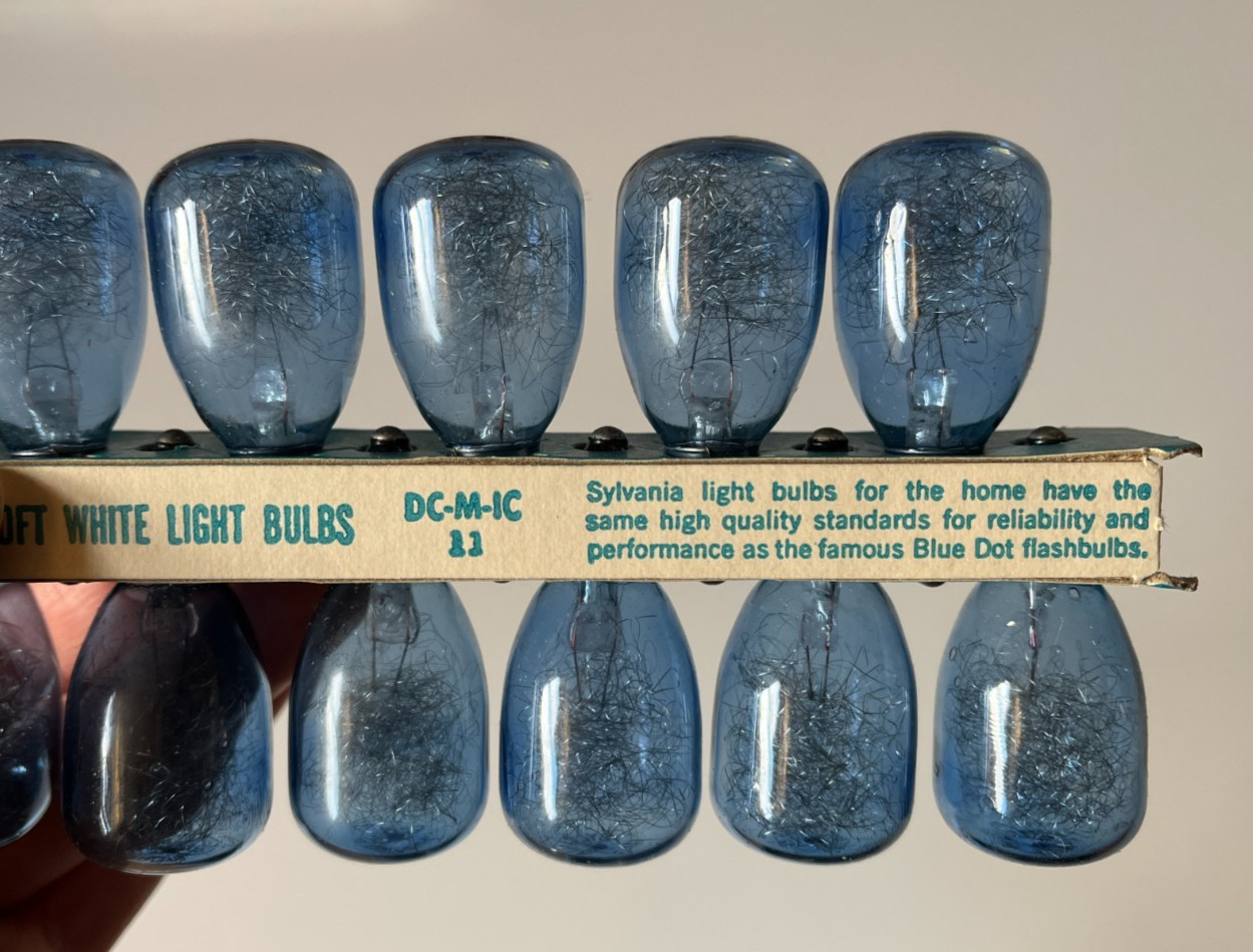 Vintage Sylvania Blue Dot flashbulbs M3B Lot of 7 clear bulbs + 22 blue bulbs
