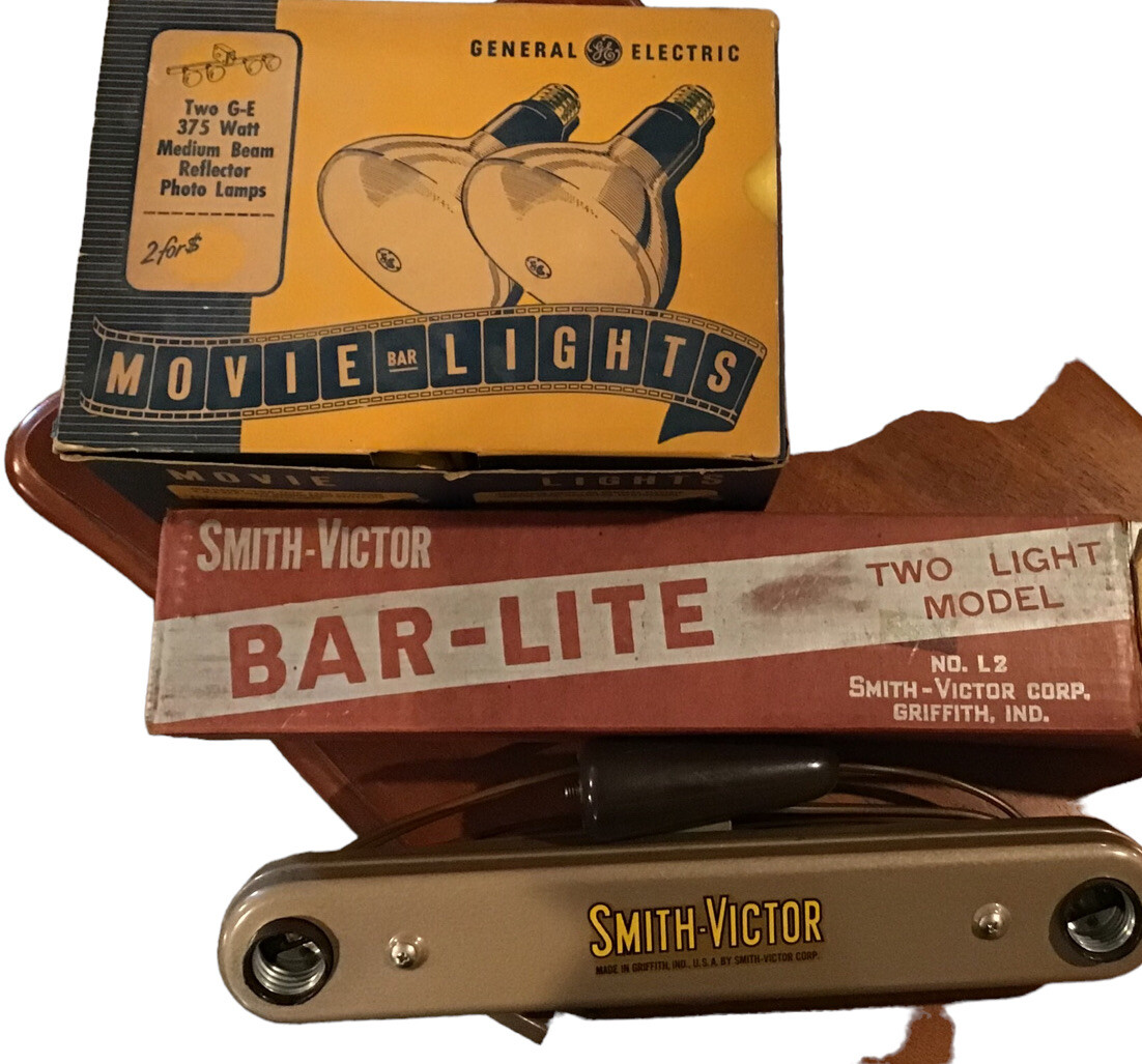 Vintage Smith-Victor Bar-Lite Photo Light Bar & General Electric 375 Watt Bulbs.